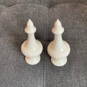 EUC Lenox Essex Collection Ivory Porcelain Salt and Pepper Shakers